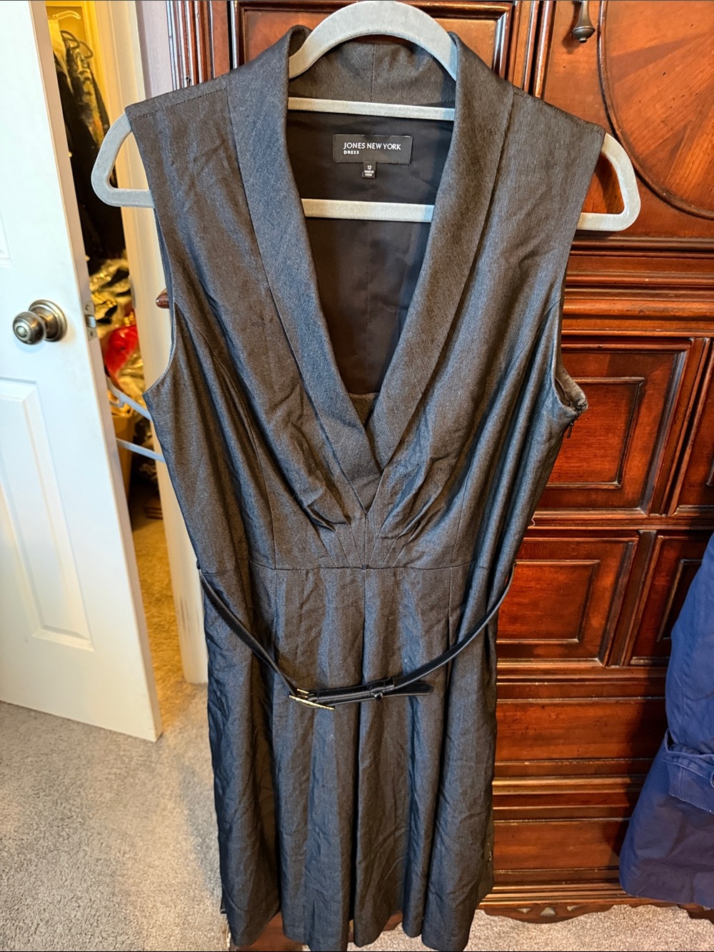 Jones New York Charcoal Sleeveless V-Neck Sheath Dress with Belt size 12